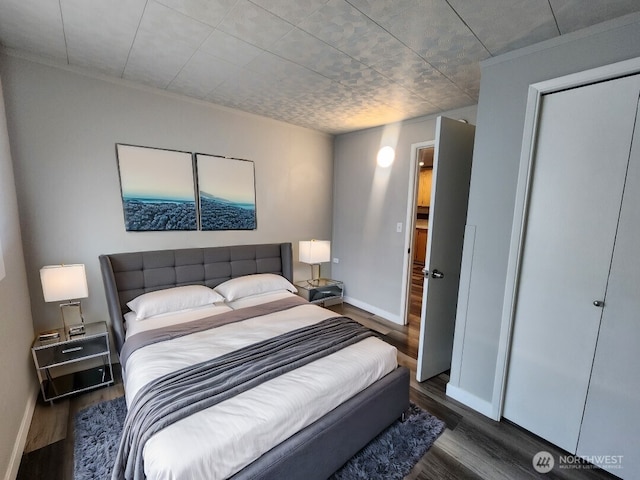124 W Shoshone St, Pasco, WA 99301 - bedroom featuring wood finished floors and baseboards