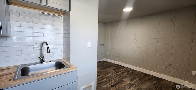 124 W Shoshone St, Pasco, WA 99301 - kitchen with a sink, light countertops, dark wood-style floors, and baseboards