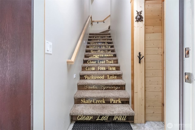 118 Silver Tip Ln, Packwood, WA 98361 - view of staircase