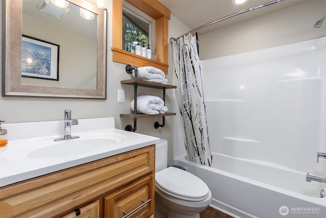 118 Silver Tip Ln, Packwood, WA 98361 - full bath featuring vanity and shower / bathtub combination with curtain