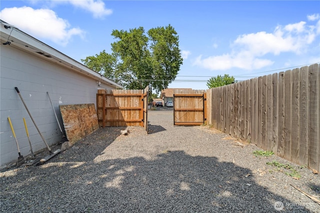 1618 Walla Walla Ave, Walla Walla, WA 99362 - view of yard with a gate