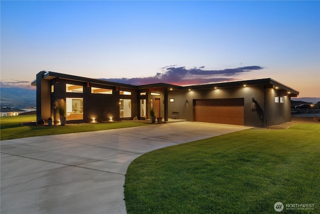 204 Moon River Vw SW, Mattawa, WA 99349 - view of front of house featuring driveway, stucco siding, a garage, and a front yard