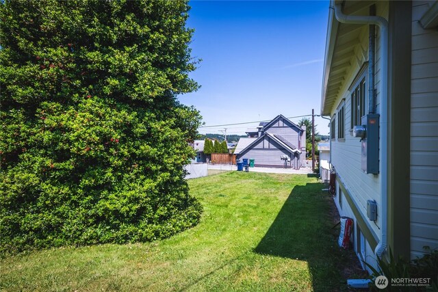 1612 7th St, Anacortes, WA 98221 - view of green lawn