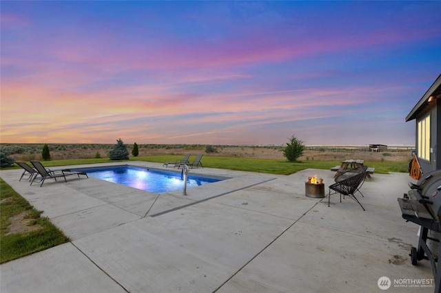 7186 16th Rd NE, Moses Lake, WA 98837 - pool at dusk featuring a fire pit, a patio, an outdoor pool, and a grill