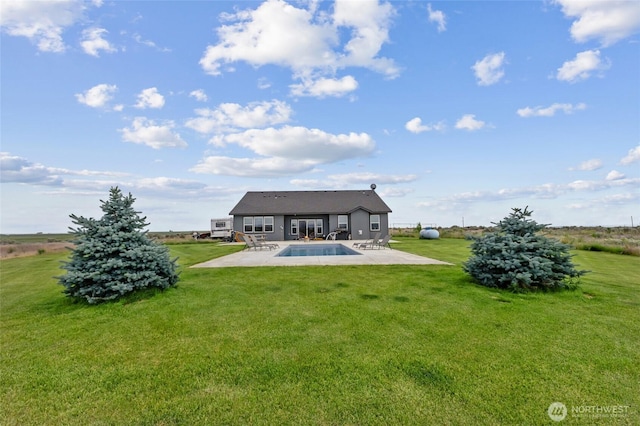7186 16th Rd NE, Moses Lake, WA 98837 - rear view of property featuring a patio area, a lawn, and an outdoor pool