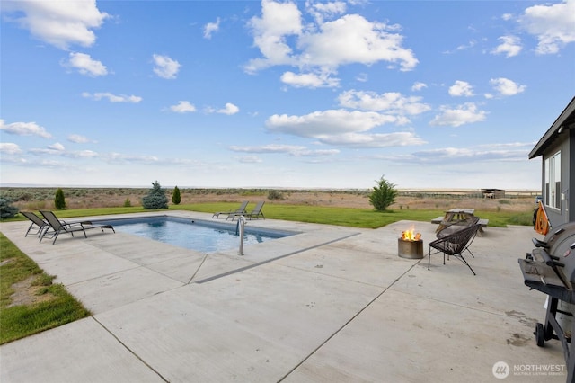 7186 16th Rd NE, Moses Lake, WA 98837 - outdoor pool with a fire pit, a patio, and grilling area