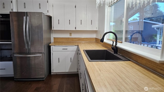 1402 22nd St NE Unit 252, Auburn, WA 98002 - kitchen with appliances with stainless steel finishes, a sink, white cabinets, and dark wood finished floors
