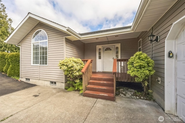 5 Bayview Ln, Hoquiam, WA 98550 - entrance to property featuring crawl space and covered porch