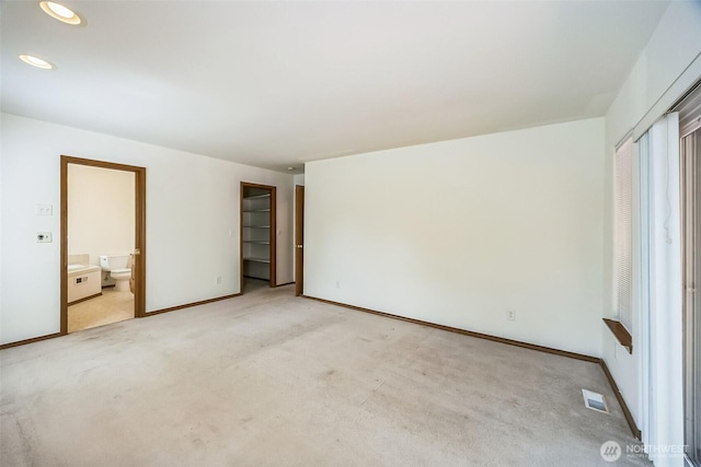 5 Bayview Ln, Hoquiam, WA 98550 - unfurnished bedroom with light carpet, baseboards, recessed lighting, and ensuite bath