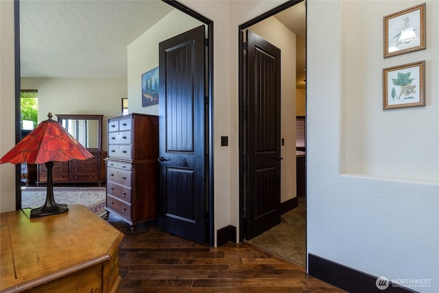 2316 Ridgeview Rd, Walla Walla, WA 99362 - corridor featuring dark wood-style floors