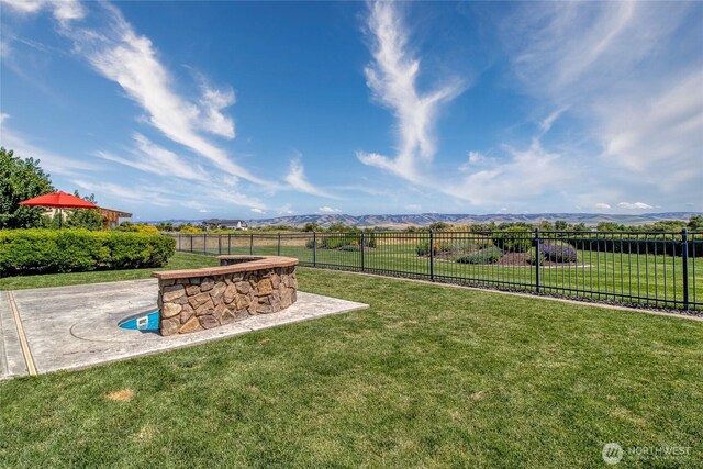 2316 Ridgeview Rd, Walla Walla, WA 99362 - view of yard featuring a mountain view
