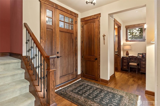 420 Black Nugget Ln, Cle Elum, WA 98922 - foyer featuring dark wood-style floors, baseboards, and stairway