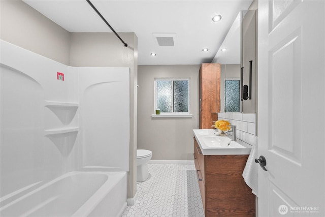 2463 74th Ave SE, Mercer Island, WA 98040 - full bath featuring vanity, bathtub / shower combination, and recessed lighting