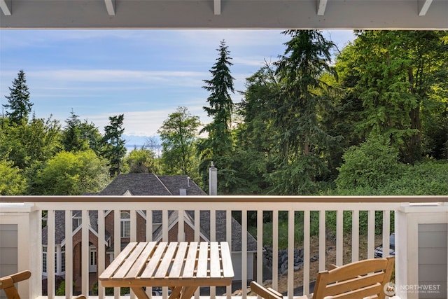 6817 Picnic Point Rd, Edmonds, WA 98026 - balcony with outdoor dining area