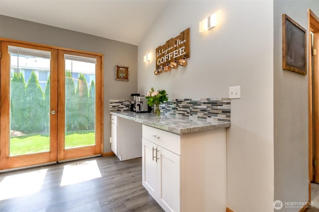 6002 35th Way SE, Auburn, WA 98092 - bar featuring decorative backsplash, wood finished floors, and lofted ceiling