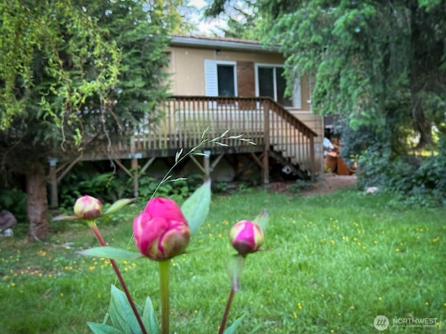 481 River Rd, Chehalis, WA 98532 - back of property featuring a deck and a yard