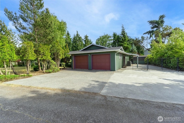 1443 U St, Port Townsend, WA 98368 - garage featuring a gate