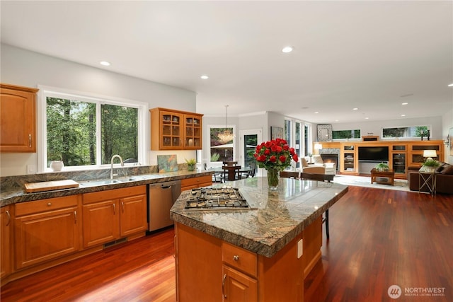 7531 Hawkstone Ave SW, Port Orchard, WA 98367 - kitchen with appliances with stainless steel finishes, a sink, tile countertops, dark wood-style floors, and a center island
