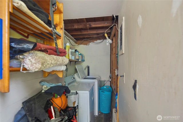 12421 2nd Ave S, Seattle, WA 98168 - laundry area with washing machine and clothes dryer