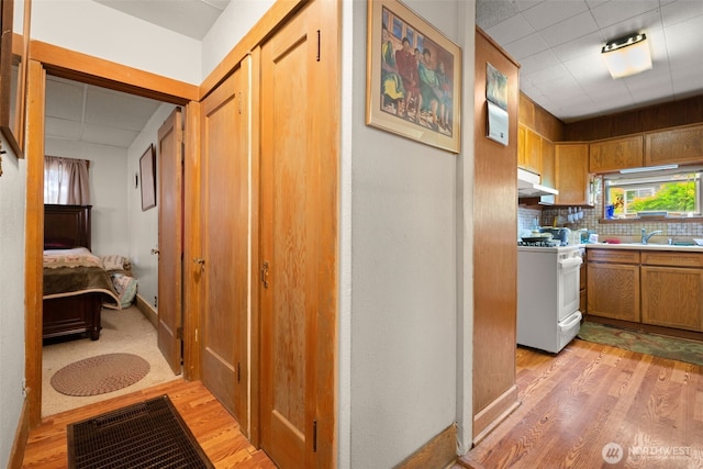 3626 E J St, Tacoma, WA 98404 - corridor featuring light wood-style floors, baseboards, and a sink