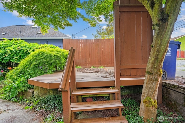 3626 E J St, Tacoma, WA 98404 - view of wooden deck