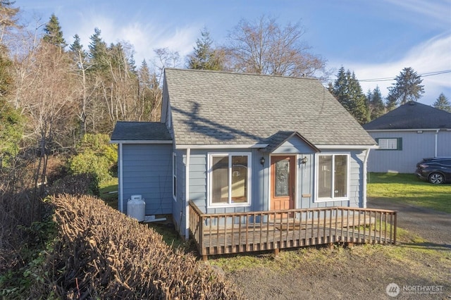 325 E State Route 4, Cathlamet, WA 98612 - view of front of home with a shingled roof and a front yard