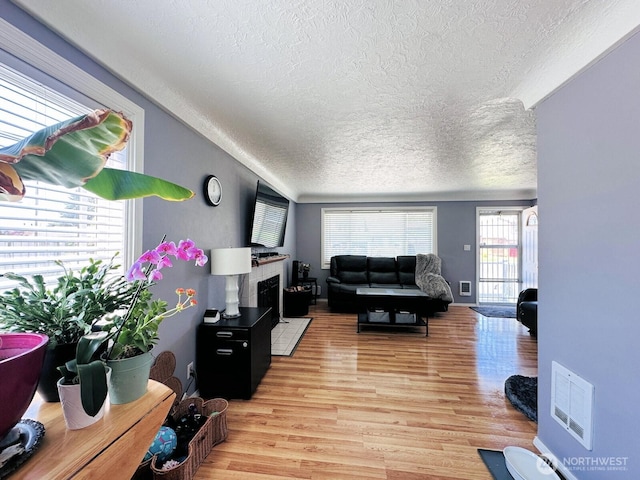 2036 30th Ave, Longview, WA 98632 - living area featuring a textured ceiling and light wood finished floors