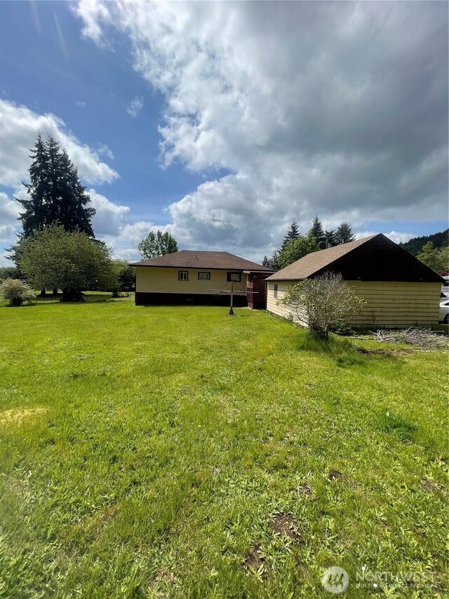 1204 Howard St, Raymond, WA 98577 - view of grassy yard