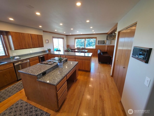 440 W Line Rd, Ephrata, WA 98823 - kitchen featuring dishwasher, brown cabinets, light wood-style flooring, a peninsula, and recessed lighting