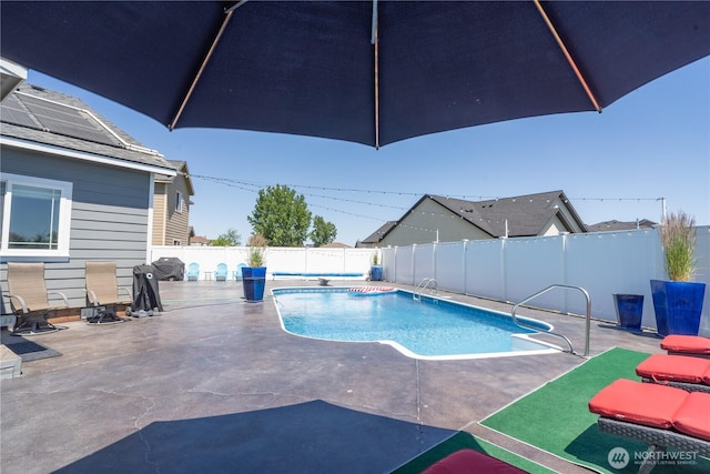 550 N Sparrow Ln, Moses Lake, WA 98837 - view of swimming pool with a fenced backyard and a patio