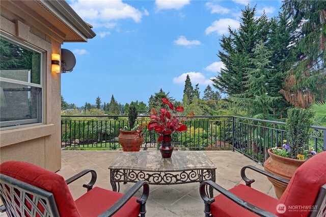 1055 91st Ave NE, Bellevue, WA 98004 - view of patio