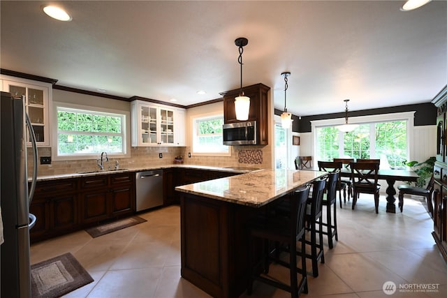 804 S Park Ct, Lynden, WA 98264 - kitchen featuring appliances with stainless steel finishes, a peninsula, tasteful backsplash, a kitchen breakfast bar, and recessed lighting