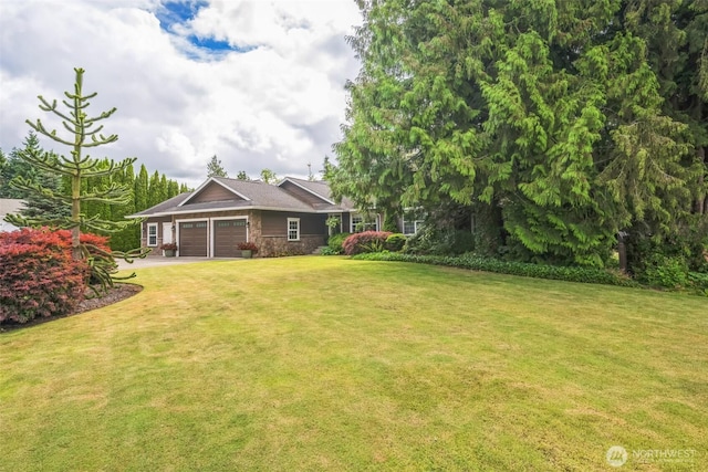 804 S Park Ct, Lynden, WA 98264 - view of green lawn featuring an attached garage and driveway