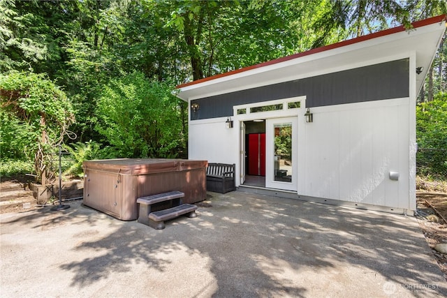 15052 253rd Ave SE, Issaquah, WA 98027 - view of outdoor structure featuring a hot tub