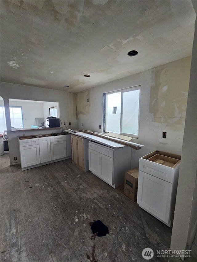 1315 S L St, Tacoma, WA 98405 - kitchen featuring white cabinets and a peninsula