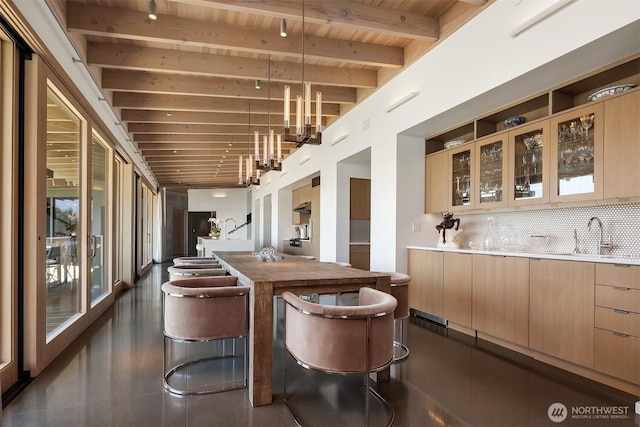 7964 E Mercer Way, Mercer Island, WA 98040 - indoor wet bar featuring wooden ceiling with exposed beams and decorative backsplash
