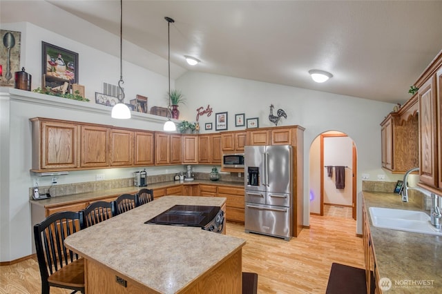 108 Garden Pl, Elma, WA 98541 - kitchen with stainless steel appliances, arched walkways, a sink, a kitchen island, and high vaulted ceiling