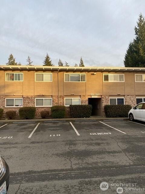 5722 122nd Pl SE Unit 235, Bellevue, WA 98006 - view of uncovered parking lot