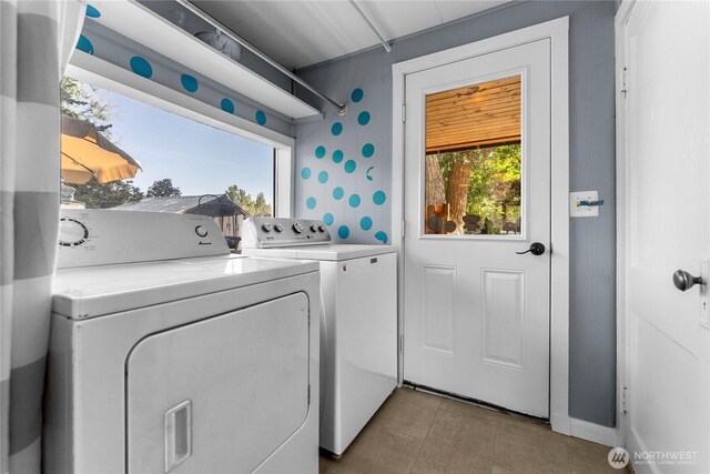 111 Norfolk Rd, Winthrop, WA 98862 - laundry room with washer and clothes dryer