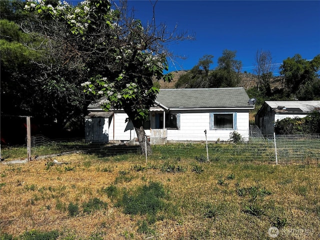 2405 Elmway, Okanogan, WA 98840 - view of front facade with a shingled roof