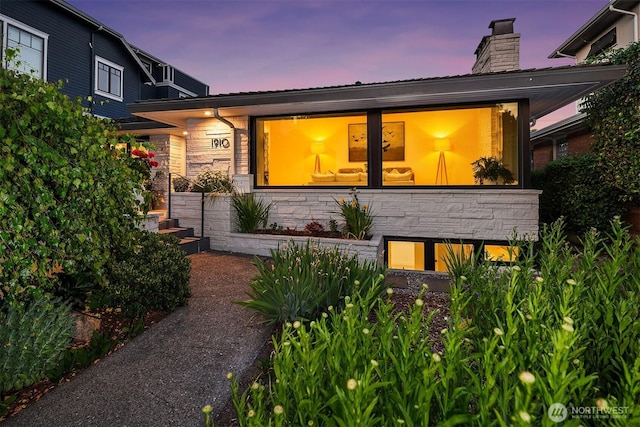 1910 Edgemont Pl W, Seattle, WA 98199 - view of front facade with stone siding and a chimney