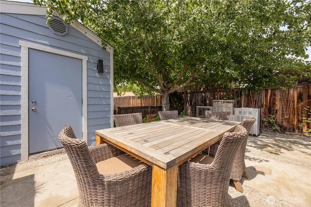 244 N Emerson Ave, Wenatchee, WA 98801 - view of patio featuring exterior kitchen and outdoor dining space