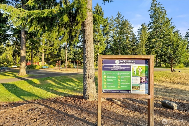 3632 London Loop NE, Lacey, WA 98516 - surrounding community with a lawn