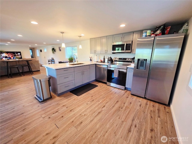 255 S Union Rd, Elma, WA 98541 - kitchen featuring stainless steel appliances, gray cabinetry, a sink, light countertops, and a peninsula