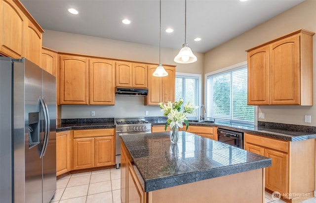17713 92nd Ave E, Puyallup, WA 98375 - kitchen featuring stainless steel appliances, under cabinet range hood, recessed lighting, light tile patterned floors, and decorative light fixtures