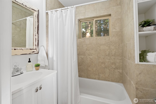 415 Sudden Valley Dr, Bellingham, WA 98229 - full bath with shower / tub combo with curtain and vanity