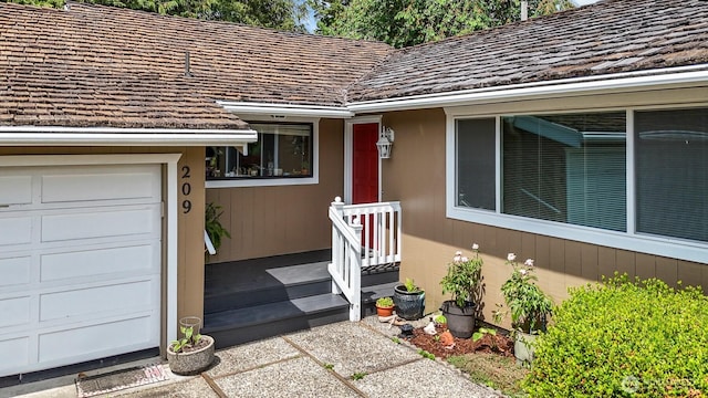209 Old Hill Rd, Aberdeen, WA 98520 - property entrance featuring a garage