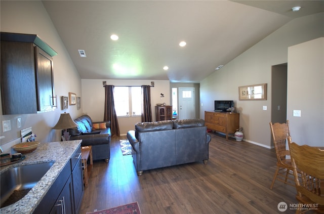 1028 W Sequoia Rd, Moses Lake, WA 98837 - living room featuring vaulted ceiling, dark wood finished floors, baseboards, and recessed lighting