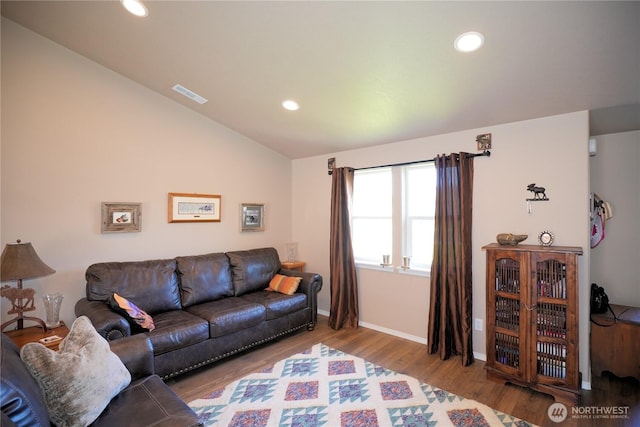 1028 W Sequoia Rd, Moses Lake, WA 98837 - living room featuring recessed lighting, lofted ceiling, wood finished floors, and baseboards