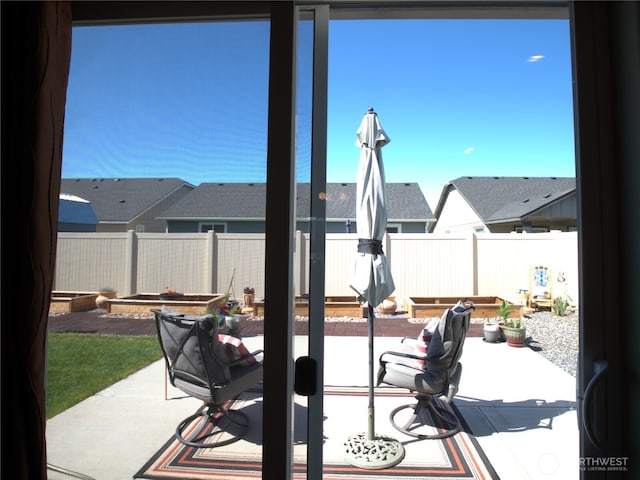 1028 W Sequoia Rd, Moses Lake, WA 98837 - fenced backyard featuring a patio and a residential view